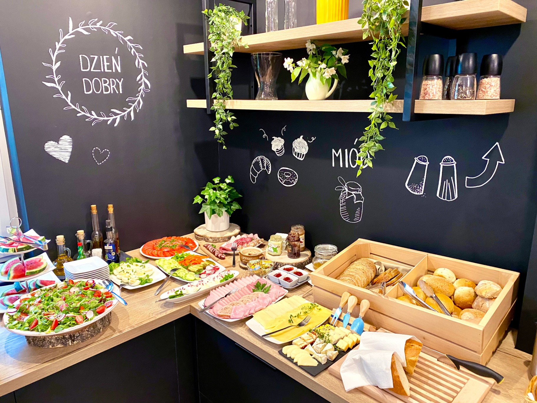 Bogate śniadania w Rezydencji Pod Ochorowiczówką w Wiśle — bufet